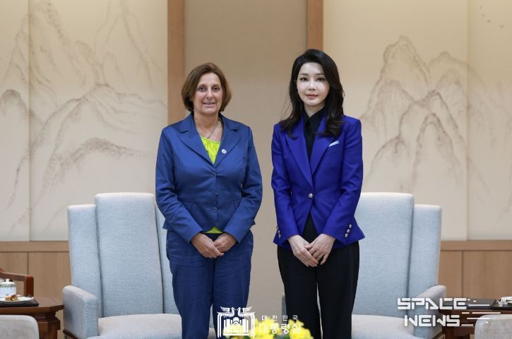 5월 21일 김건희 여사는 브리타 에른스트 여사와 환담을 가졌다.