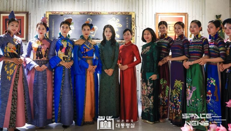 6월 23일 김건희 여사는 베트남 트엉 주석의 배우자 판 티 타잉 떰 여사의 초청으로 친교의 시간을 가졌다.