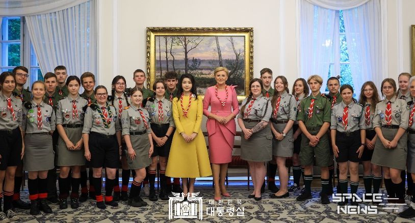 7월 13일 김건희 여사는 아가타 콘하우저-두다 여사와의 친교 만남을 가졌다.