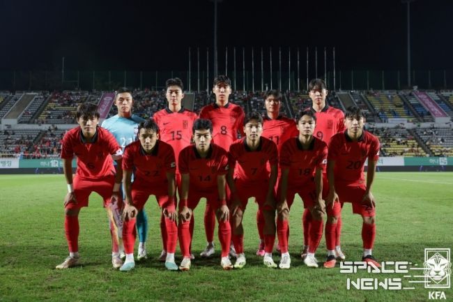 미얀마와의 3차전에 선발 출장한 올림픽 대표팀 선수단의 모습.