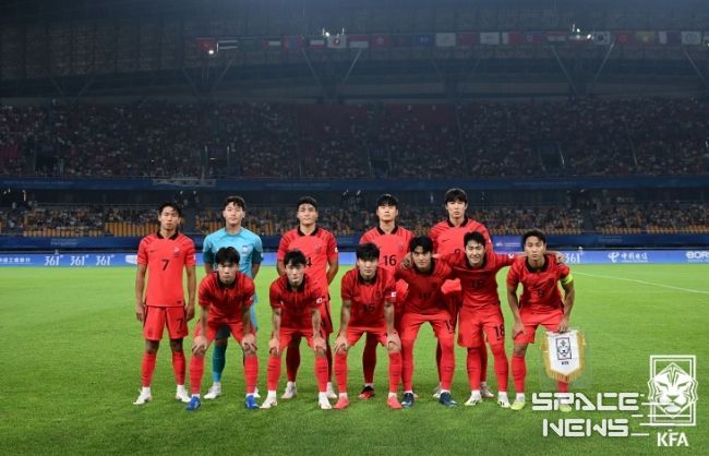 키르기스스탄과의 경기에 선발 출전한 아시안게임 남자 대표팀 11명의 모습.