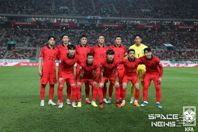 지난 10월 축구국가대표팀 친선경기 튀니지전 당시 선발 출전한 11명의 모습