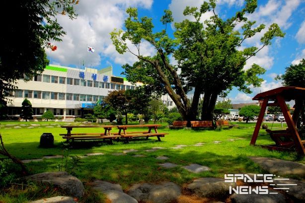 곡성우체국장, 곡성군 미래교육재단에 온情 장학금으로 힘을 보태다