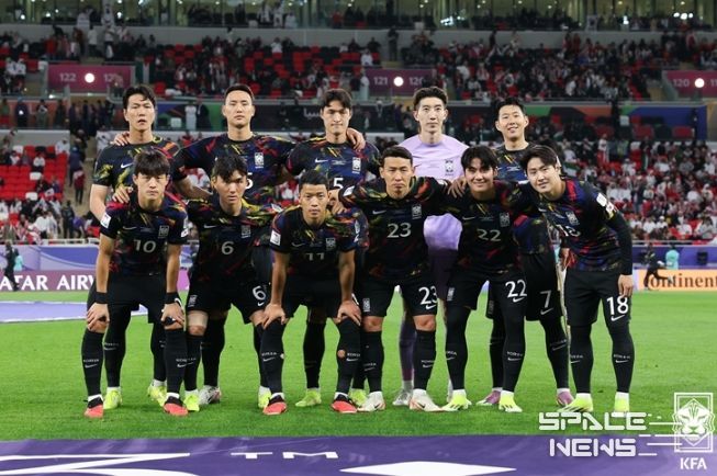 요르단과의 준결승전에 선발 출전한 선수단의 모습.