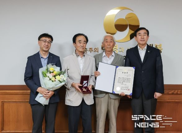 충주시, 6․25 참전유공자 유족에 화랑무공훈장 전수