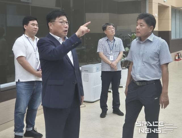 왼쪽에서 두번째 이승원 경제부시장