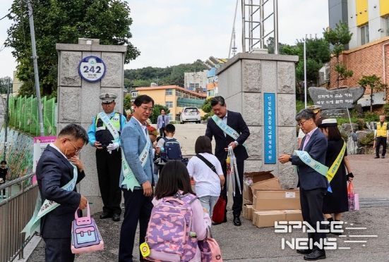 미추홀구 횡단보도에서는 일단멈춤, 아이 먼저 보내주세요!