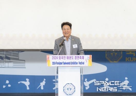 지난 28일 국기원에서 열린 ‘외국인 태권도 경연축제’에서 이호귀 의장이 축사를 하고 있다.