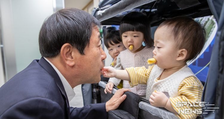 아이들과 행복한 시간보내는 이재영군수