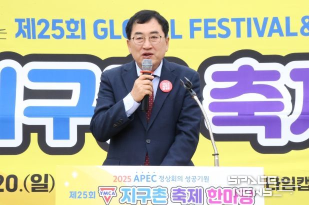 주낙영 시장이 20일 제25회 지구촌 축제 한마당에 참석해 인사말씀을 하고 있다.