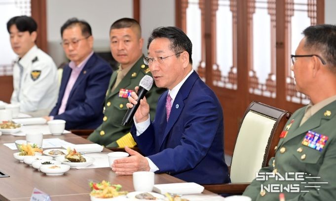 유정복 인천광역시장이 29일 시청 장미홀에서 열린 '제74주년 인천상륙작전 기념주간 행사 유공 표창 수여식'에서 인사말을 하고 있다.