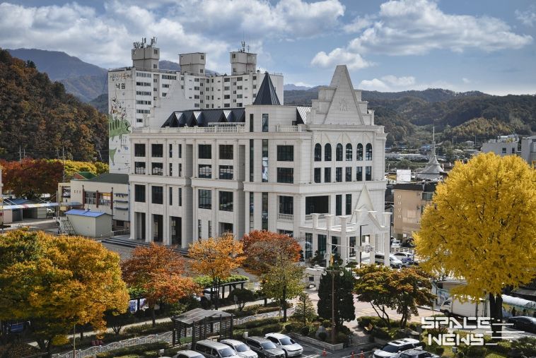 화천군이 운영 중인 돌봄시설인 화천커뮤니티센터 전경. 오는 8~9일 키자니아 직업체험 프로그램이 센터에서 진행된다