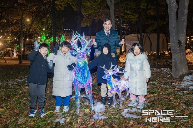 지난 29일 양천 비체나라 페스티벌 점등행사에서 어린이들과 이기재구청장