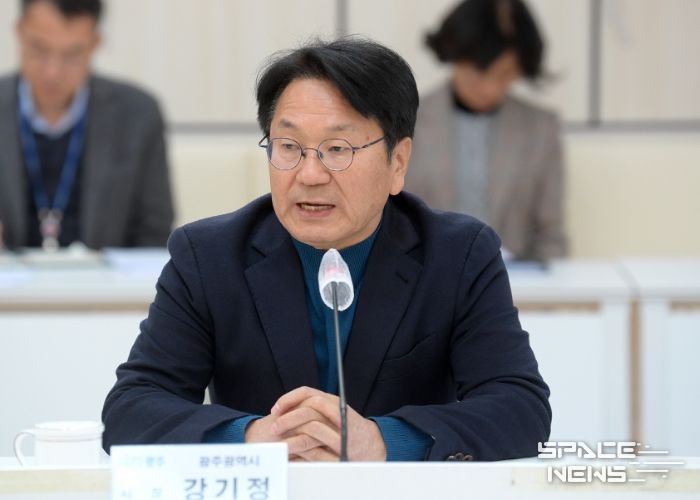 강기정 광주광역시장이 5일 오전 시청 중회의실에서 열린 공공기관장 회의를 주재하고 있다. /광주광역시 제공