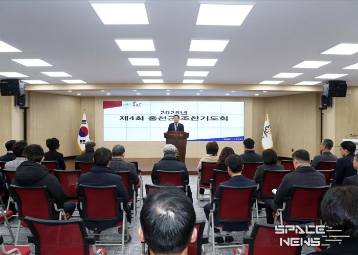 신영재 홍천군수, 2025년 제4회 홍천군 조찬 기도회 참석