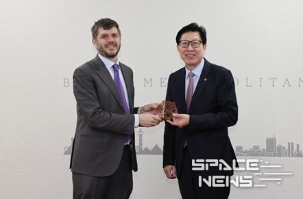 박형준 부산시장, 메트로폴리스 사무총장과 만나 세계 도시 간 긴밀한 협력을 다짐해