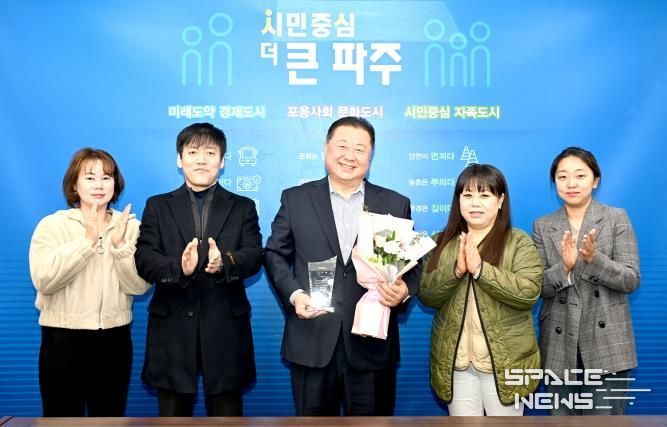 HB하우스토리 입예협, 김경일 파주시장에 감사패 전달