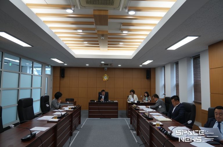 영천시의회, 2025년 의원연구단체 심의위원회 개최