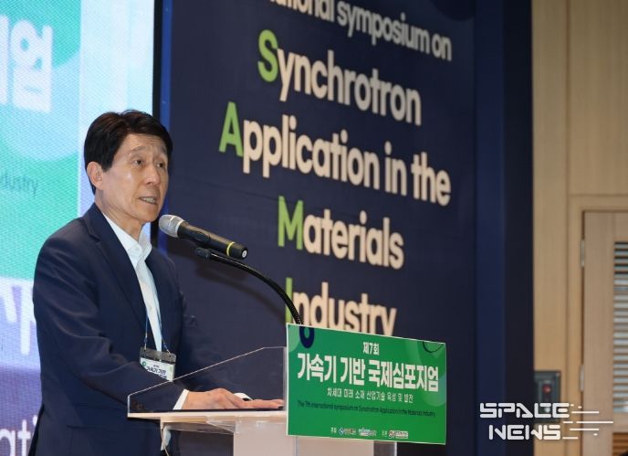포항시는 4일 포항가속기연구소 과학관 강당에서 ‘차세대 미래 소재 산업기술 육성 및 발전’을 주제로 ‘제7회 가속기 기반 국제 심포지엄’을 개최했다.