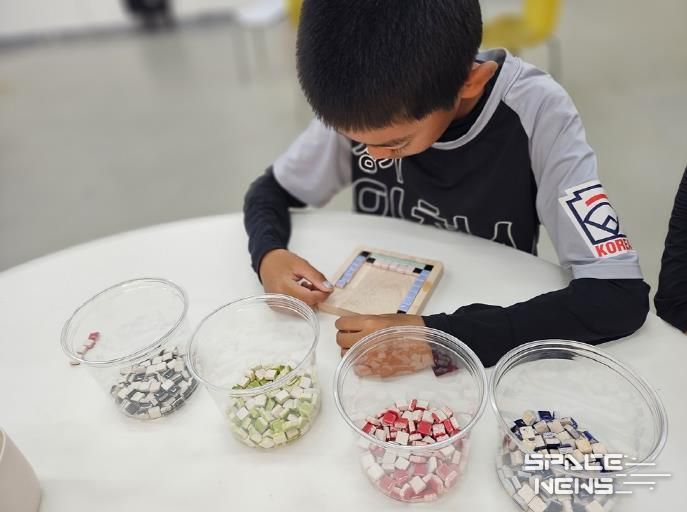 경기도자박물관 모자이크 태극기 교육 프로그램 진행 사진