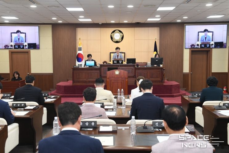 영등포구의회는 25일 본회의를 열어 제263회 임시회를 개회했다.