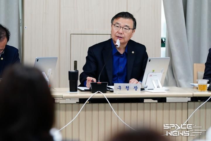 회의 주재 중인 류경기 중랑구청장