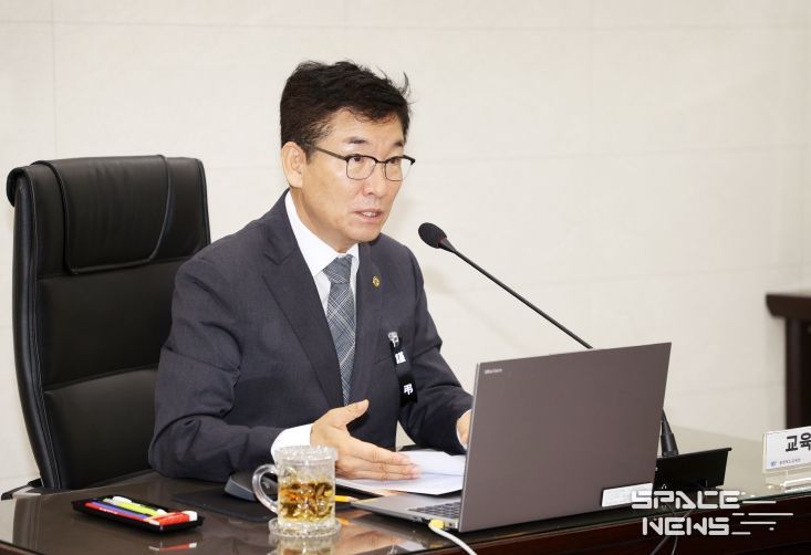 윤건영 교육감, AI시대에 해답은 독서!