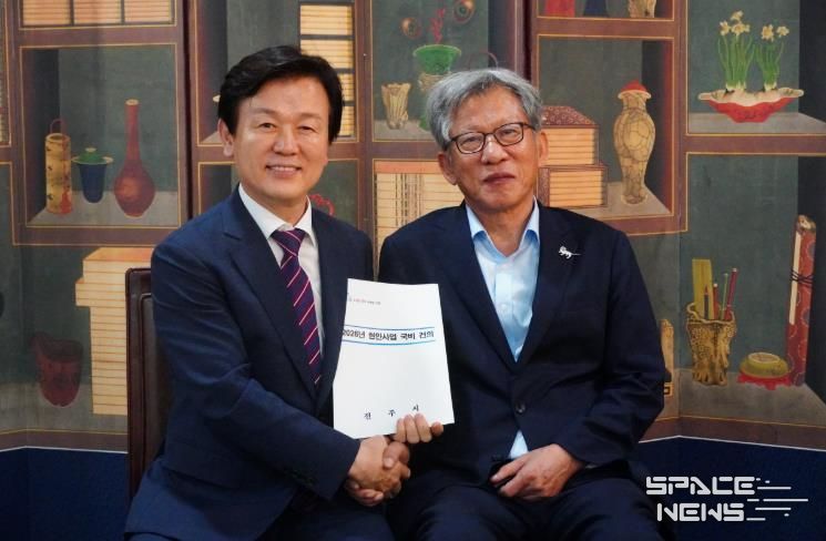 조규일 진주시장, 유홍준 국립중앙박물관장 만나