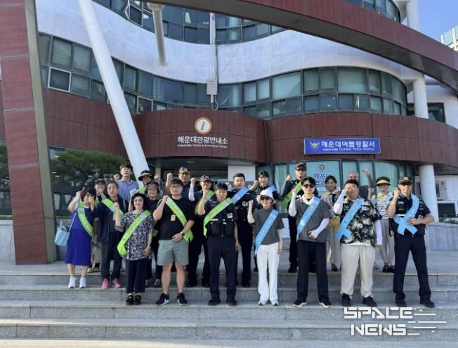 해운대구는 해운대해수욕장에서 펫티켓 민․관․경 합동캠페인을 실시했다.