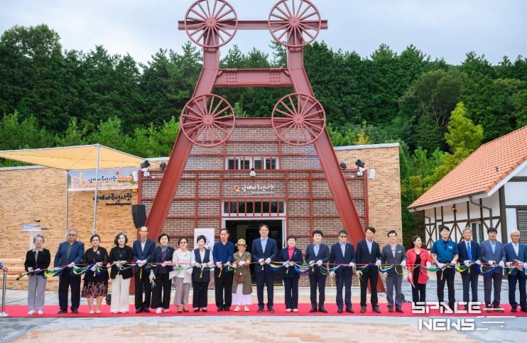 남해군 파독전시관 리모델링 준공식 개최