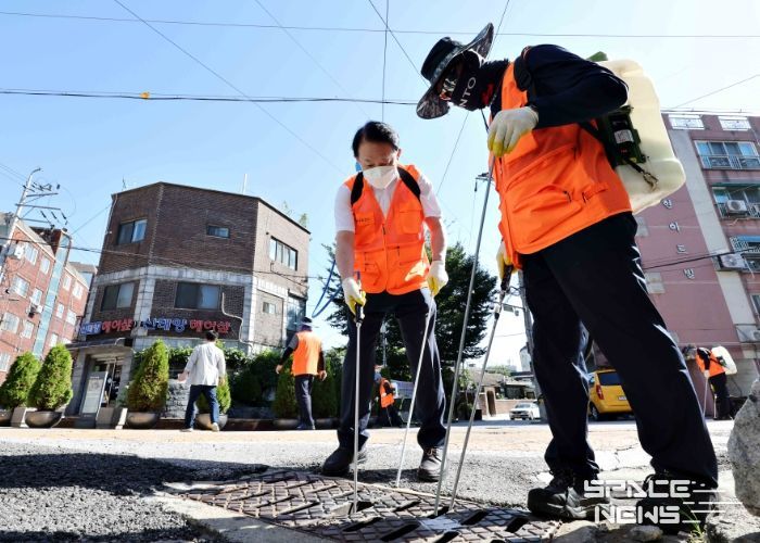 김찬진 인천 동구청장,  '소통‧공감의 날' 맞아 주민과 현장소통 행보