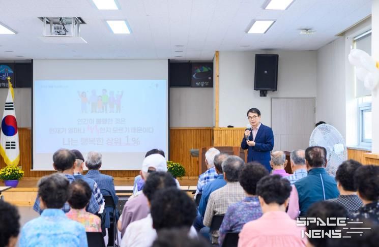 장충남 남해군수, 노인대학 특강 = 남면노인대학 특강.