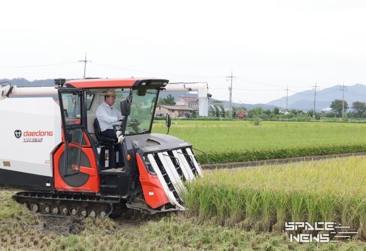 이범석 청주시장, 벼 수확 영농현장에 참여