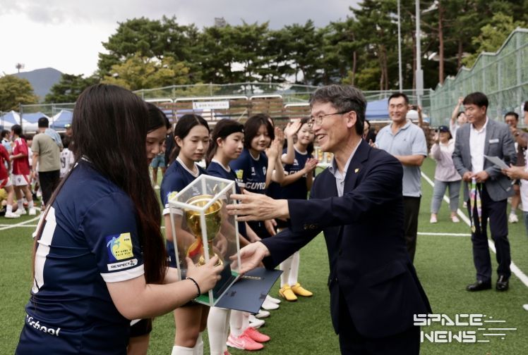 천창수 울산교육감, 학교스포츠클럽대회 선수와 지도교사 격려