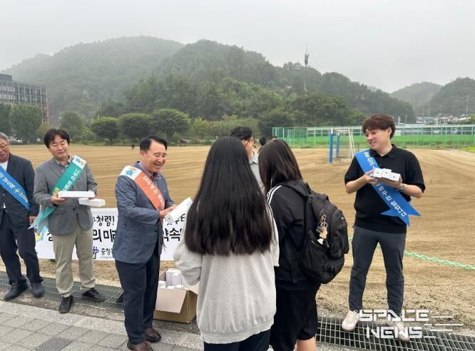 청렴한 마음으로 함께하는 등굣길 단양교육지원청, 매포중학교 앞 청렴캠페인 전개