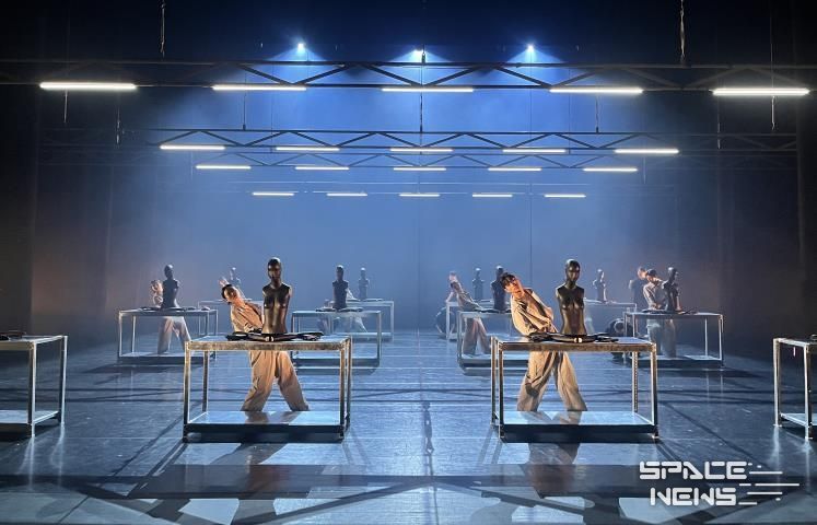 안다미로아트컴퍼니 작품 '인간공장' 리허설 장면