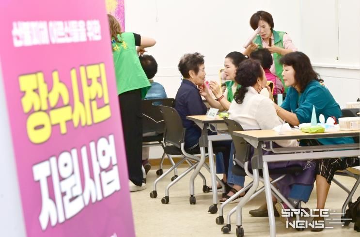 청송군, 산불피해 어르신대상 장수사진 촬영 지원