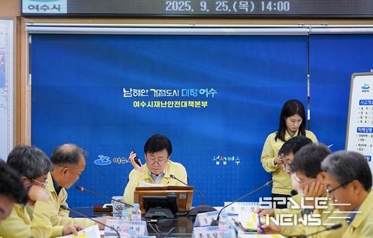 여수시는 지난 25일 ‘2025 재난 대응 안전한국훈련’을 실시, 재난안전상황실에서 정기명 시장 주재로 재난안전대책본부를 운영했다.