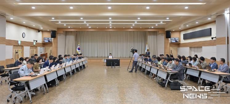 여수시는 26일 시청 회의실에서 정기명 시장 주재로 ‘추석 명절 종합대책 보고회’를 열고 6대 분야에 걸친 세부 대책을 점검했다.