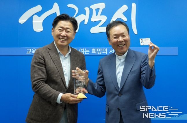 황창연신부 명예도민증 수여