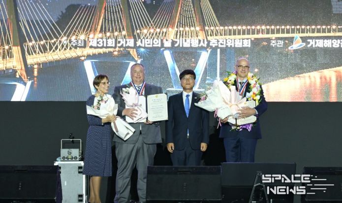 고현항 매립지 첫 개최‘성황’