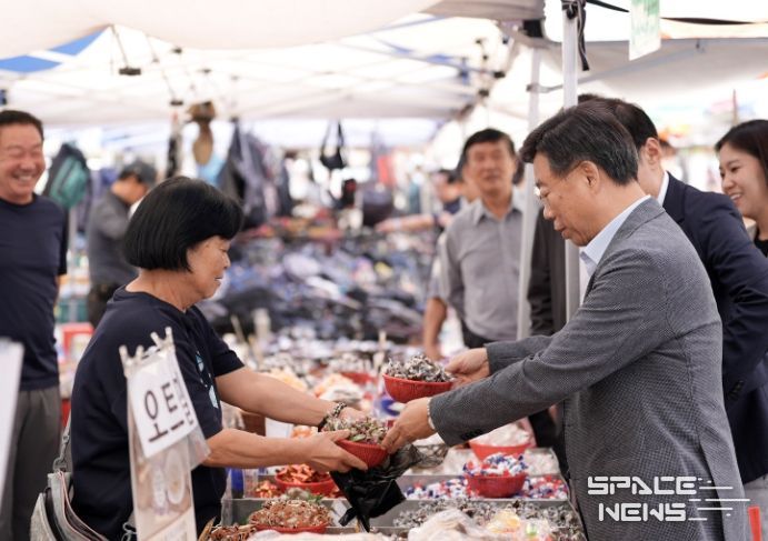 신상진 성남시장, 추석 맞이 전통시장 방문해 상인 격려
