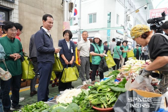 삼성 전통시장 방문한 조병옥 군수