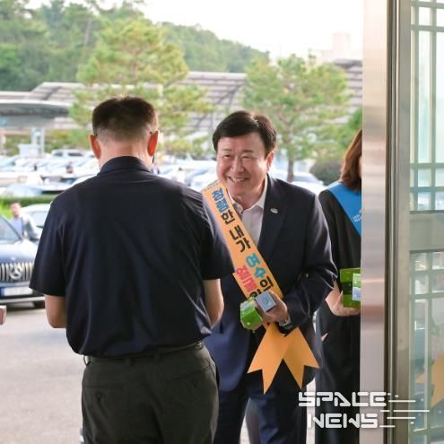 지난 1일 퇴근길 시청 본관 후문에서 추석 명절을 앞두고 ‘청렴한 데이’ 청렴 실천 캠페인을 진행했다.