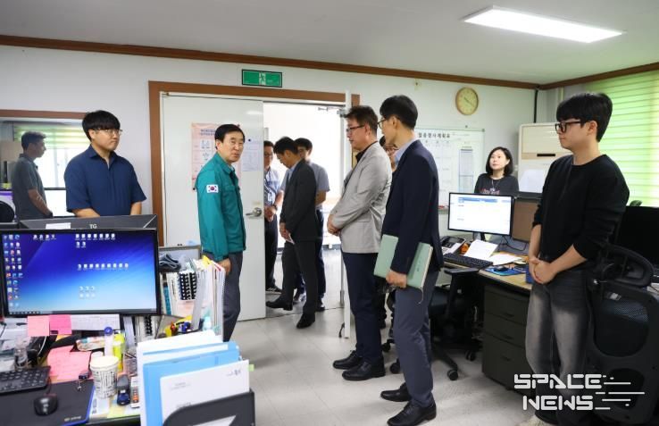 조길형 충주시장, 추석 연휴 현장근무자 격려(단월정수장 근무자 격려)