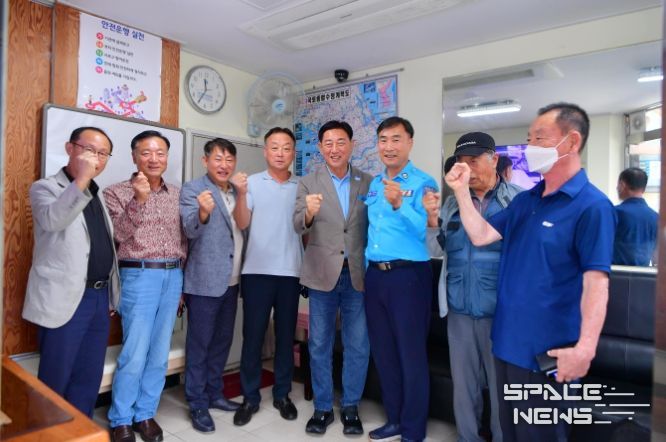 김한종 장성군수가 3일 장성읍 개인택시부를 방문해 애로사항을 청취하고 감사 인사를 전했다. 장성군 제공