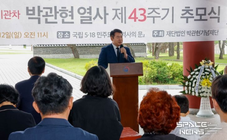이정선 교육감이 12일 국립5·18민주묘지에서 진행된 박관현 열사 제43주기 추모식에서 인사말을 하고 있다. / 광주시교육청 제공