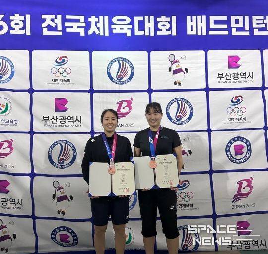 화순군청 배드민턴부(왼쪽부터 김보민, 정나은 선수)