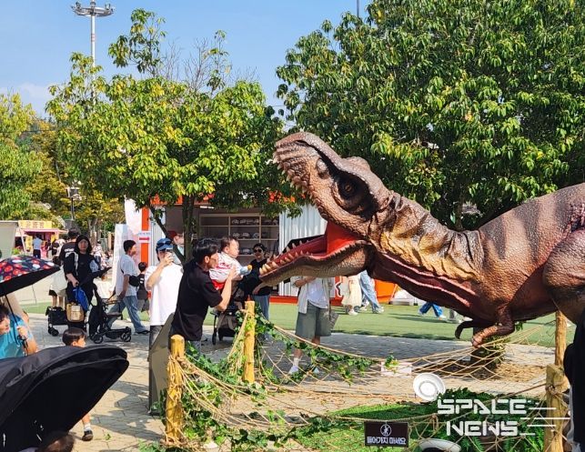 노후관광지 재생사업으로 입구부터 구석까지 새로운 볼거리 조성