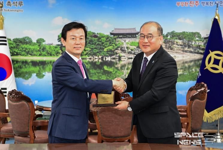 경남신용보증재단, 출연 우수市 선정 감사패 받아